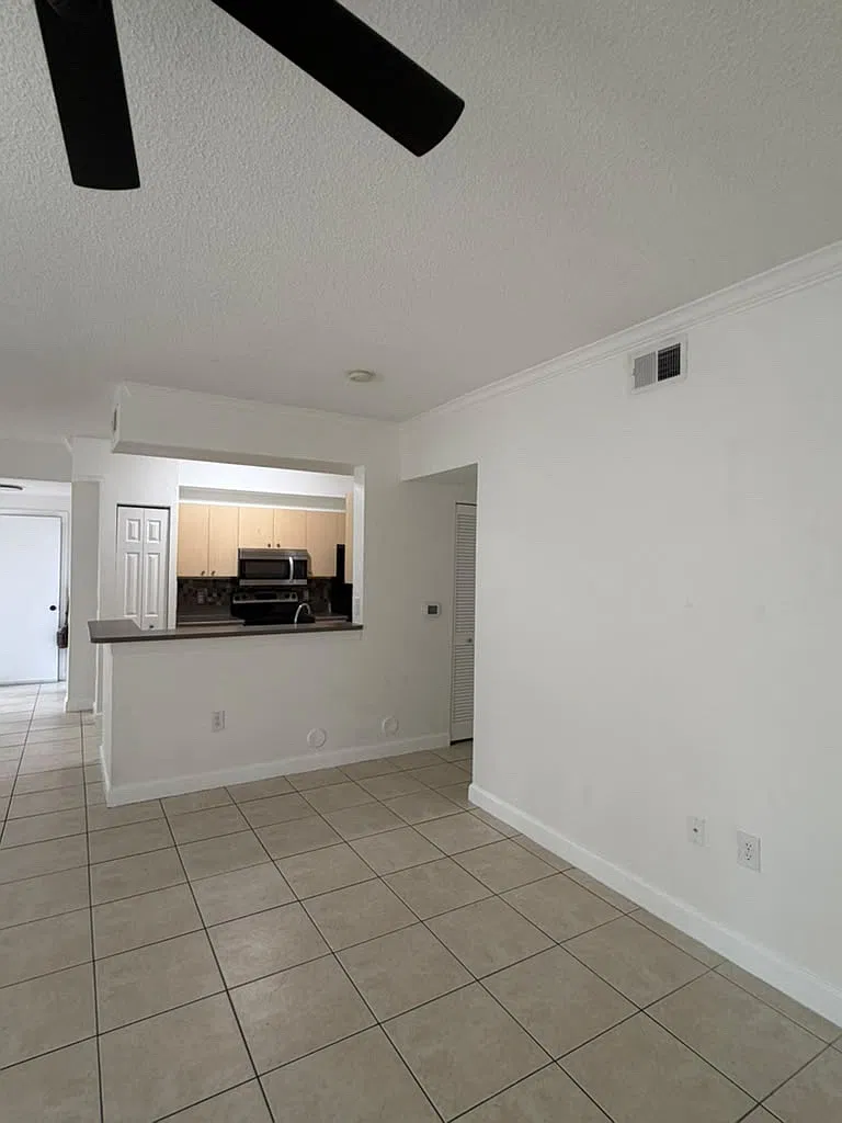 2 bed, 1072 sqft, $2,700 — Photo 2