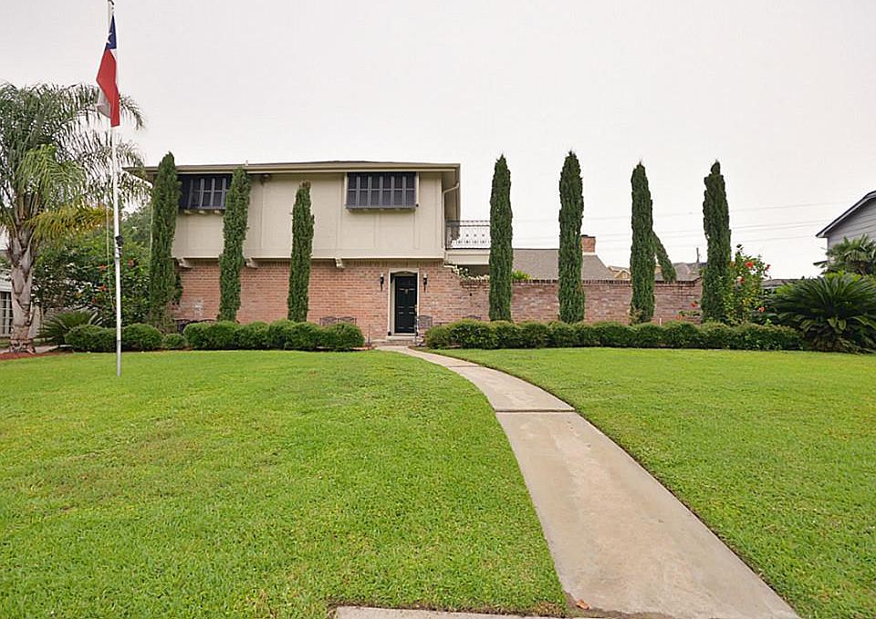 1st image of 8919 Pine Shores Dr