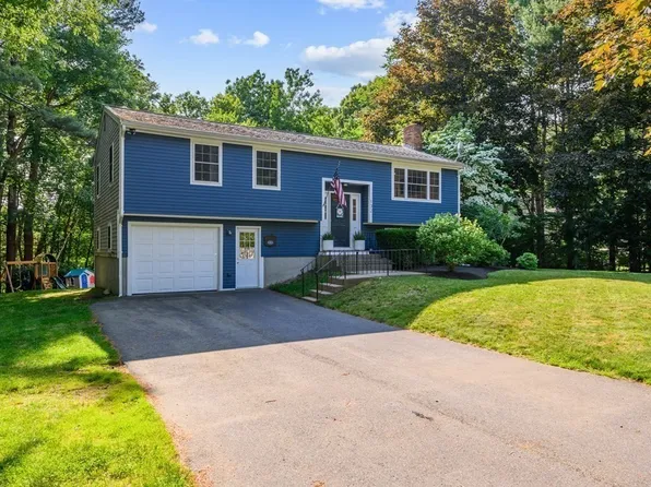 132 Stagecoach Dr, Marshfield, MA 02050