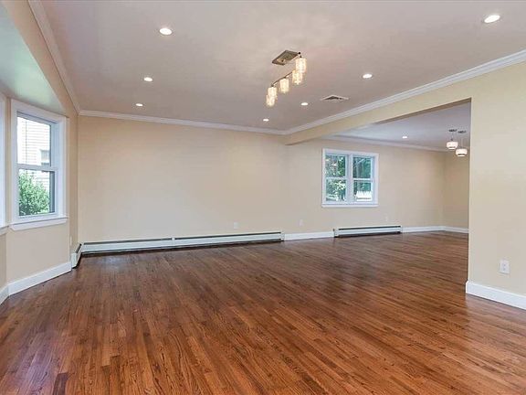 3rd image of 17 Vine St
