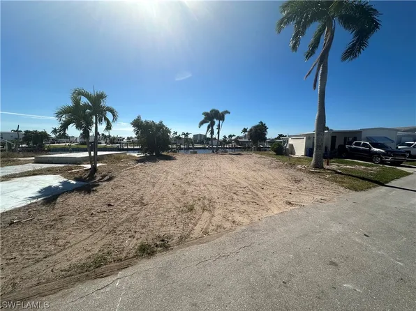 3853 Dewberry Ln, Saint James City, FL 33956