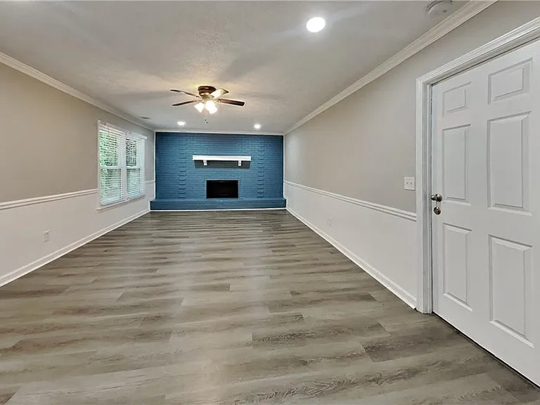 798 Brownlee Ln — Photo 2