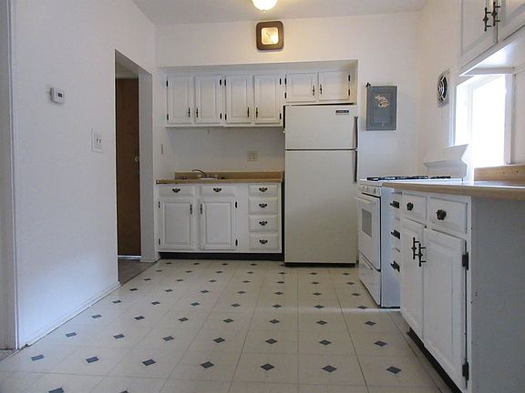 3rd image of 400 S Division St #2