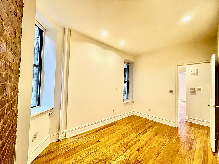 328 E 34th St #B2 — Photo 7