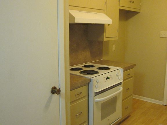3rd image of 407 Avenue E