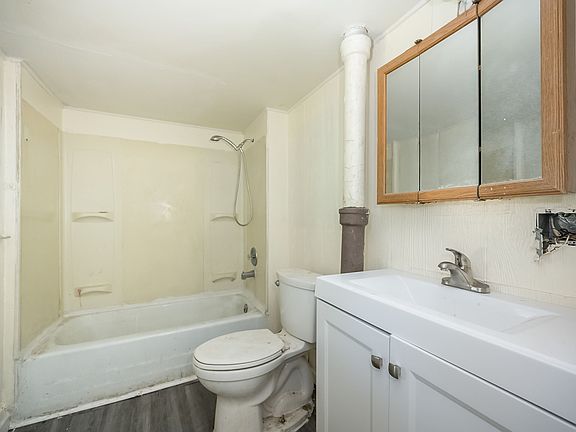 4th image of 5519 Hamilton Ave