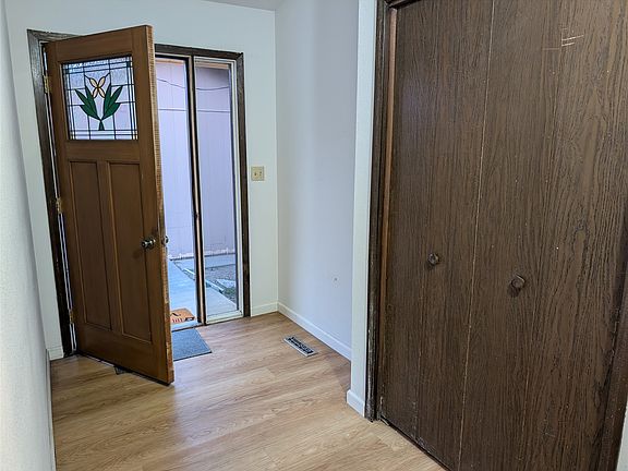 2nd image of 864 Hill Ave