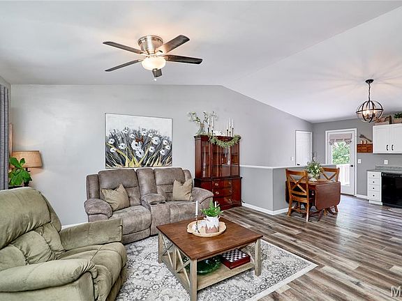 3rd image of 2358 Balboa Cir