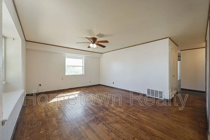4 bed, 1.5 bath, 1244 sqft, $1,395 — Photo 3