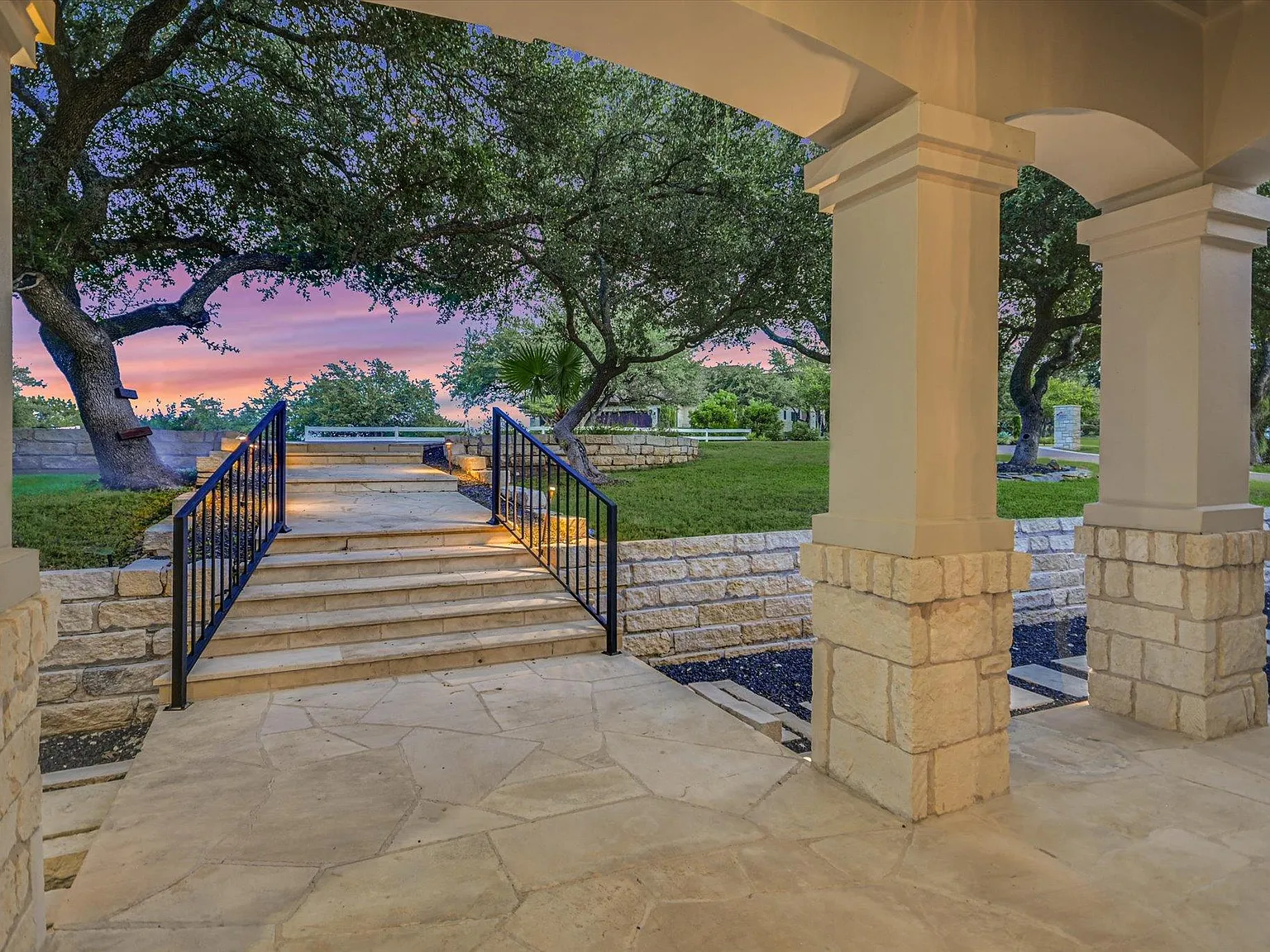 5 bed, 6.0 bath, 5183 sqft, $12,500 — Photo 4