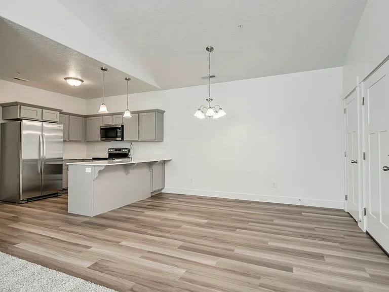 719 N 380 W — Photo 6