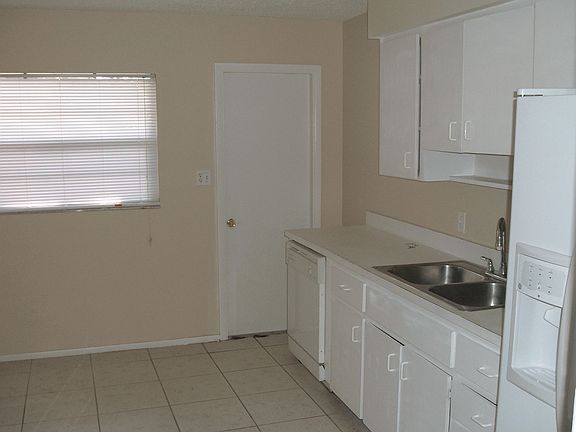 4th image of 3962 Berkshire Dr