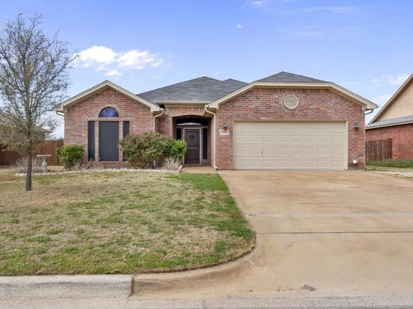1851 Roadrunner Dr, Weatherford, TX 76088