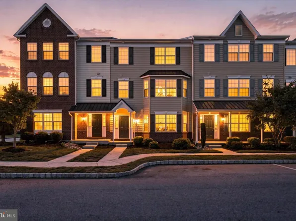 2077 Morgan Hill Dr #M31, Pennsburg, PA 18073