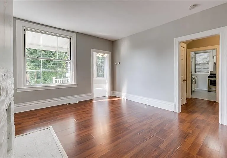 211 W Burgess St — Photo 13