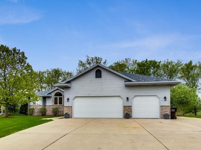 179 11th Ave E, Union Grove, WI, 53182