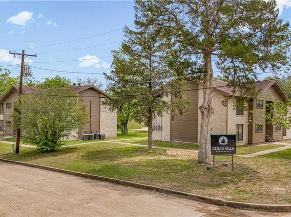 603 E Gonzales St #201, Yoakum, TX 77995