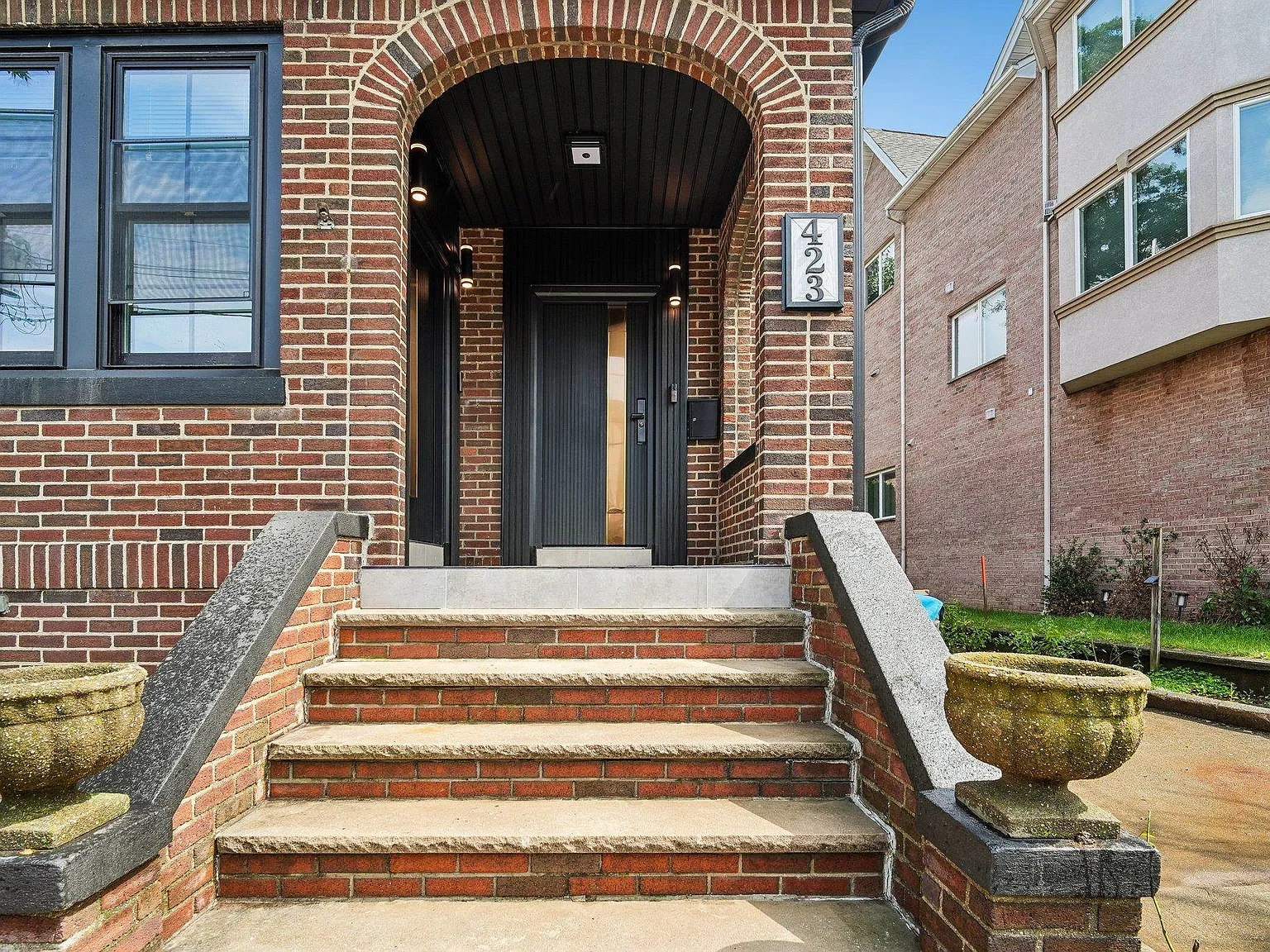 2 bed, 3.0 bath, $4,850 — Photo 2