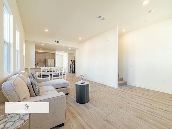 3rd image of 160 N New Ave #8
