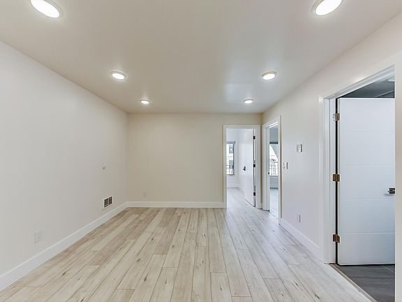 3rd image of 1452A S Van Ness Ave #3