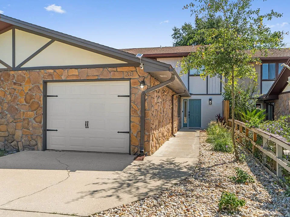 203 Honeytree Ln SW