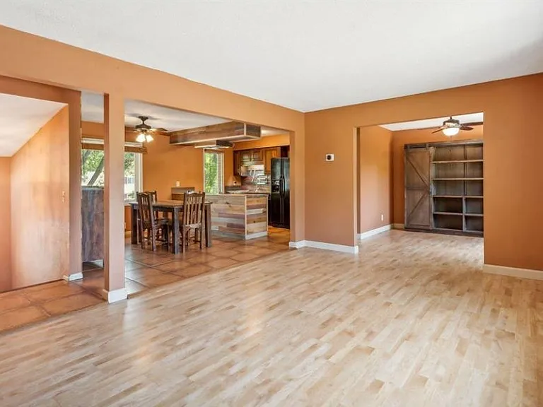 156 Tamarack Ct — Photo 3