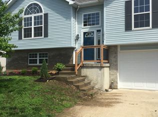 1316 SW Graystone Cir, Grain Valley, MO 64029