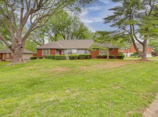 1301 SW Sunrise Dr, Blue Springs, MO 64015