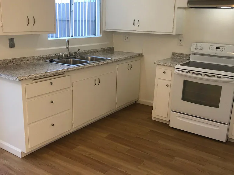 137 N Stanford Ave #B — Photo 6