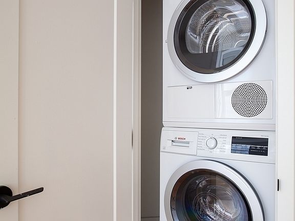 3rd image of 67 Wall St APT 20F