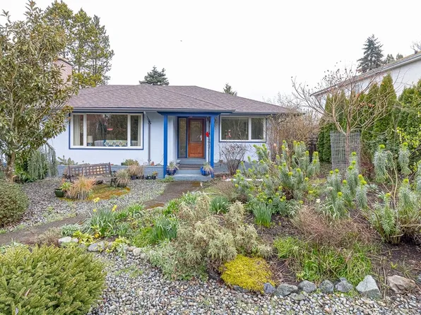 1052 Craigflower Rd, Esquimalt, BC V9A 2Y1