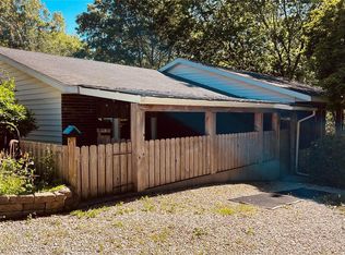 1015 Wags N Purrs Ln, Farmington, MO 63640