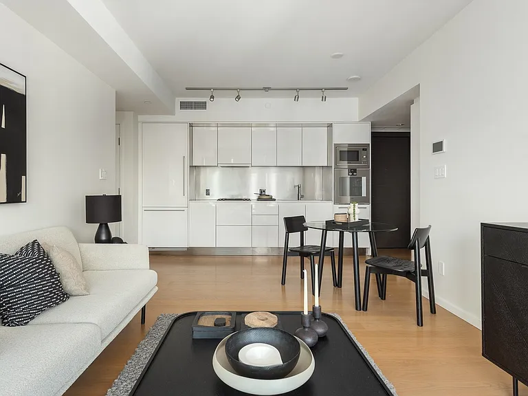 1151 Georgia St W #3108 — Photo 6