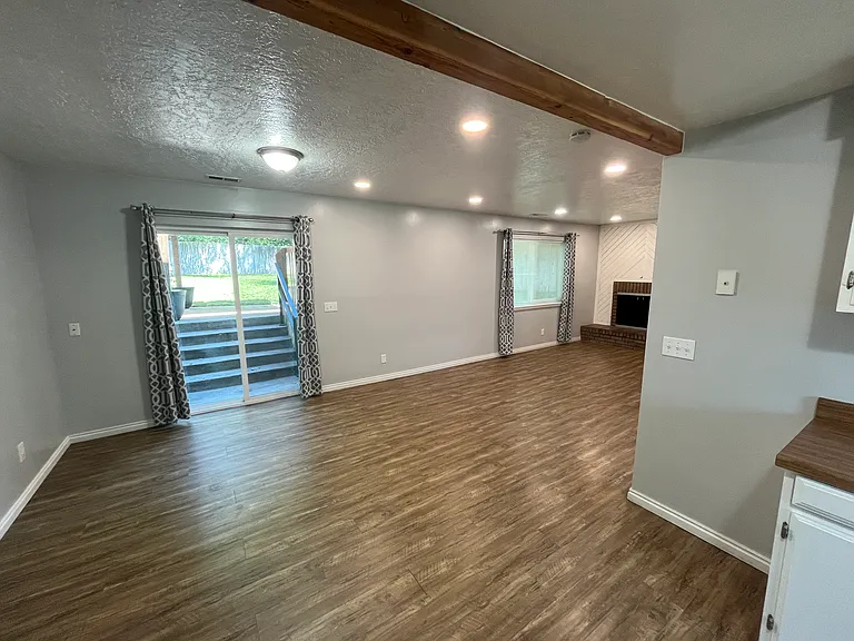 7443 S Creek Rd — Photo 6