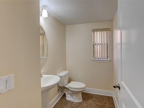 5th image of 1114 Woods Landing Dr