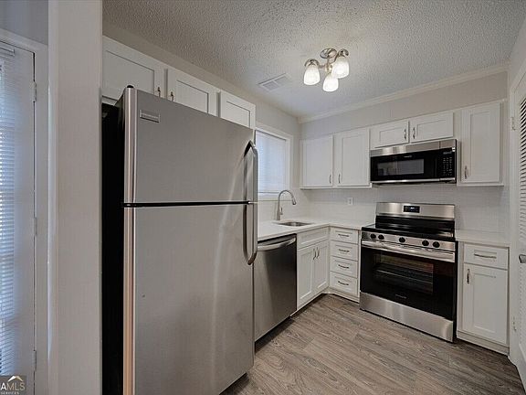 3rd image of 1604 Briarcliff Rd #2