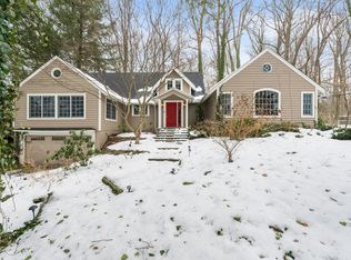 7113 Park Dr, Chagrin Falls, OH 44023