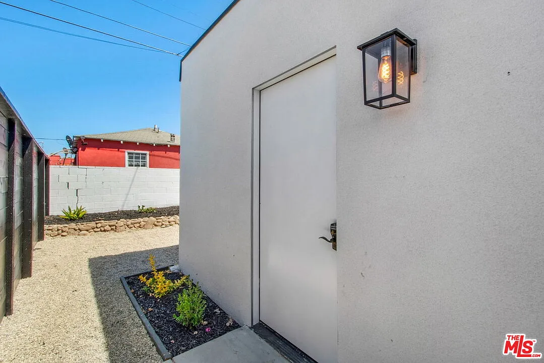 Studio, 1.0 bath, 500 sqft, $1,850 — Photo 2