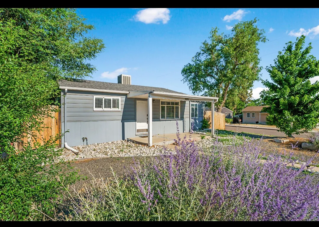 3 bed, 914 sqft, $2,500 — Photo 1