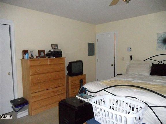 3rd image of 31 Betts Pl Unit 4