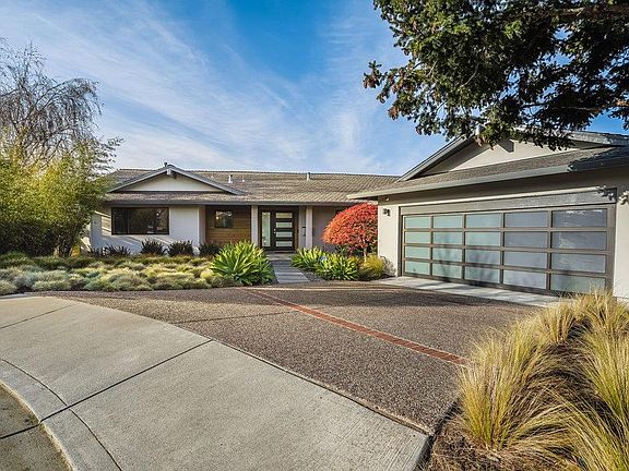 4th image of 10 Cragmont Ct