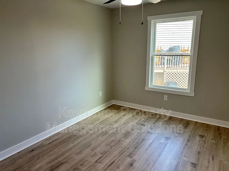 300 Fairview Ave #A — Photo 11