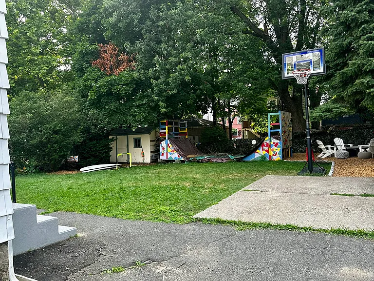 106 Franklin St — Photo 32