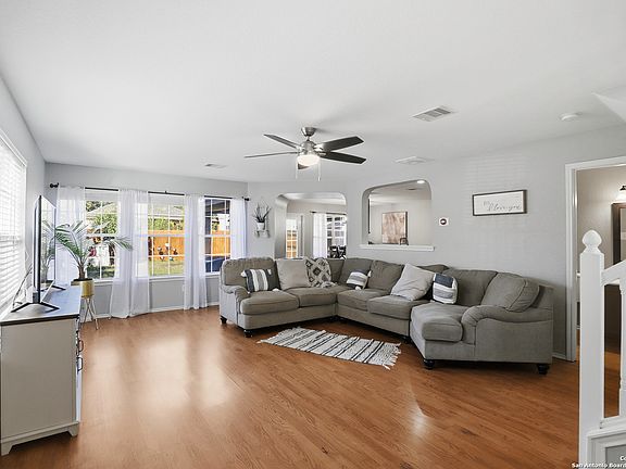 3rd image of 11047 Barclay Point