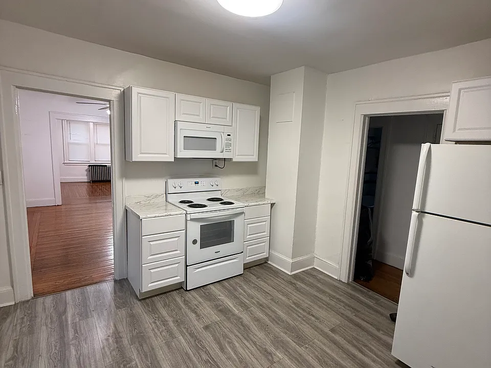 686 Washington Ave #2