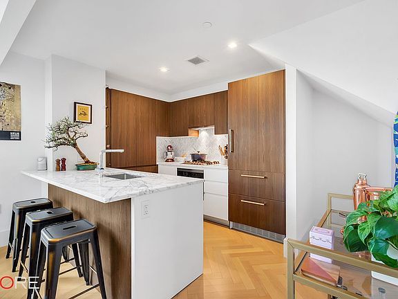 2nd image of 100 Avenue A APT 6D