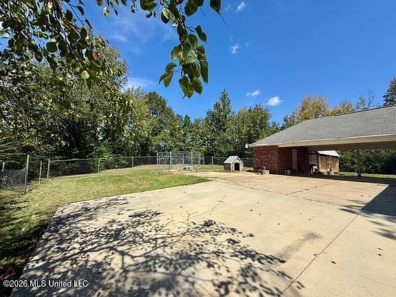 3rd image of 1409 Matthews Rd