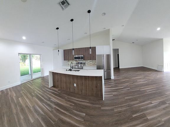 3rd image of 6400 Las Palmas Way