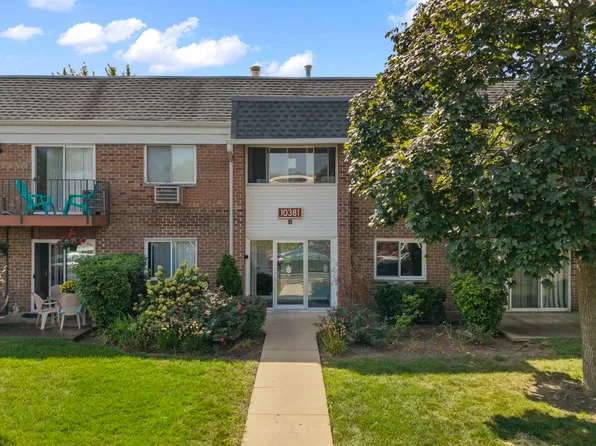10381 Dearlove Rd APT 2A, Glenview, IL 60025