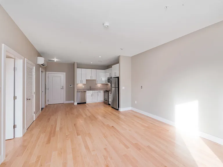 455 E 1st St — Photo 16